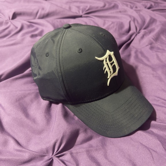 Detroit Tigers MLB Baseball Hat Adjustable Strapback Cap Classic Black with Logo - Picture 2 of 7